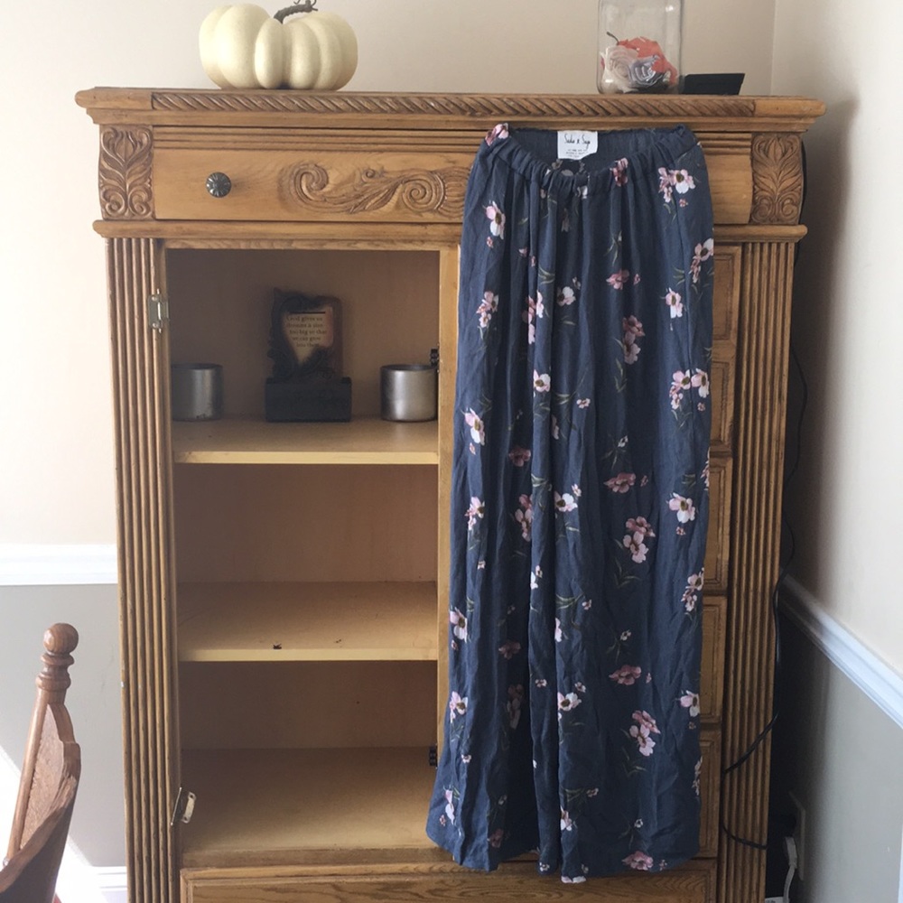 Lightweight wide leg floral pants